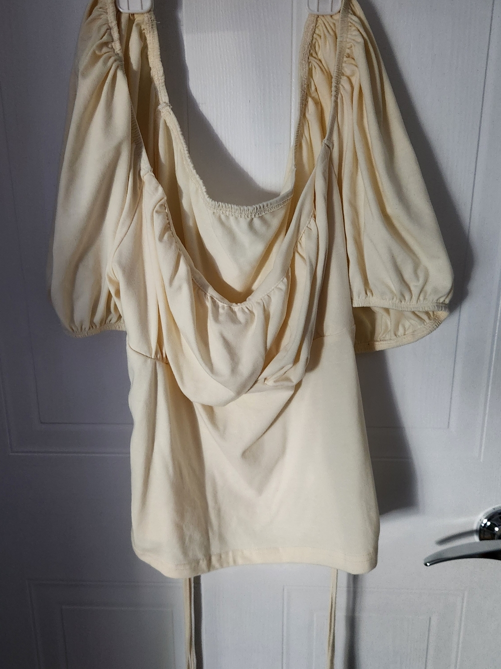 Women’s Cream Puff-Sleeve Top